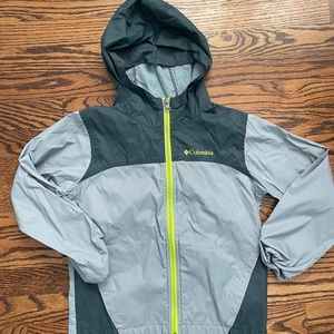 Kids’ hooded Columbia rain jacket—small